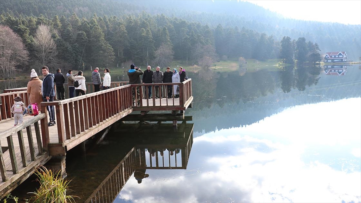 Gölcük Tabiat Parkı, Yoğunluk Nedeniyle Hafta Sonunu Hareketli Geçirdi
