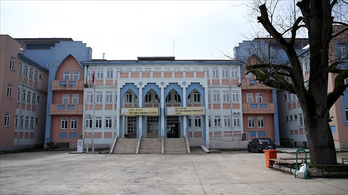 Düzce'de Deprem Nedeniyle Ara Verilen Eğitime Yarın Devam Edilecek