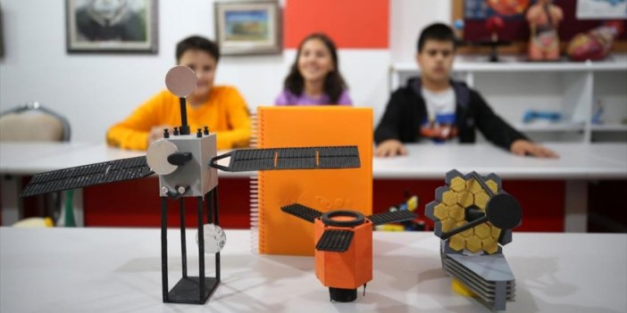 "kusursuz Kulak" Bager Ve 2 Arkadaşı "engelsiz Astronomi Sözlüğü" Geliştirdi