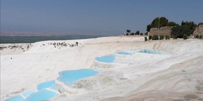 Pamukkale'yi 11 Ayda 1,9 Milyon Kişi Gezdi