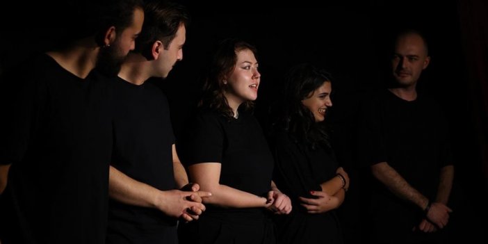 Kahve Kokusu Karışan Tiyatro Gösterileriyle Seyirci Karşısına Çıkıyorlar