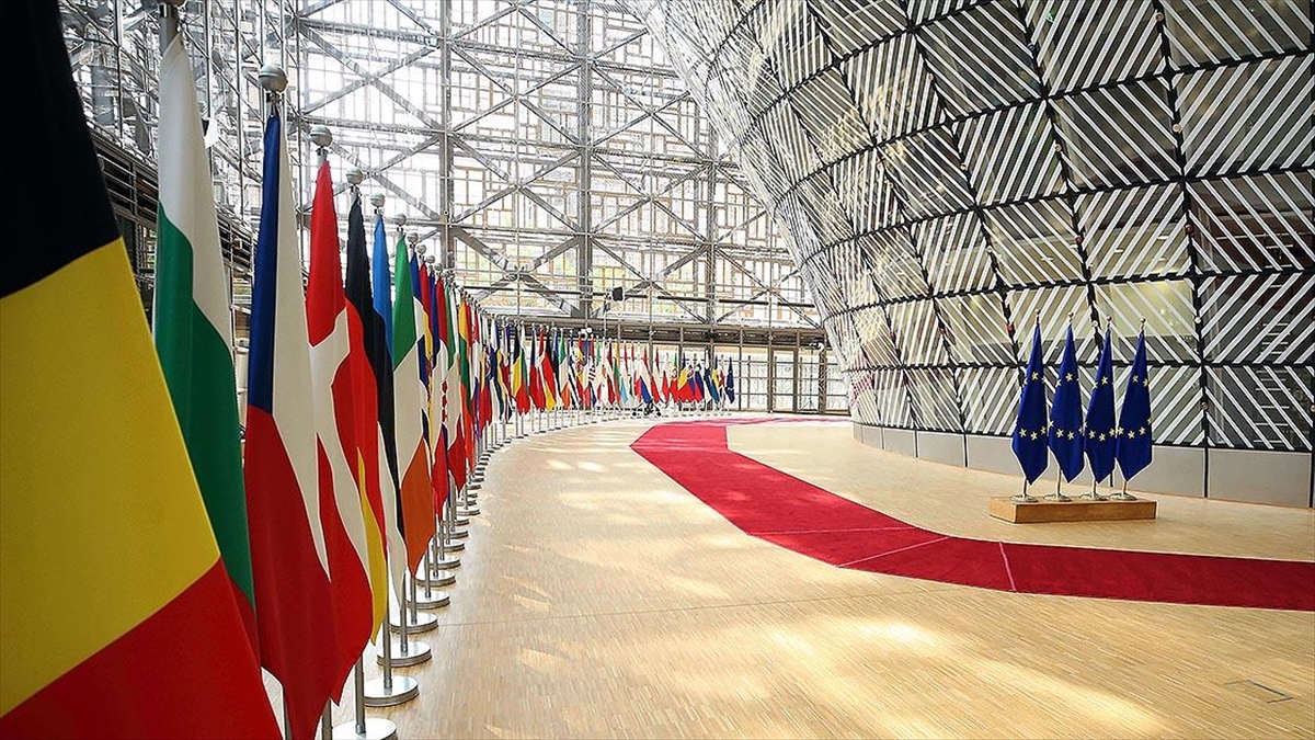 Macaristan, Ab'nin Ukrayna'ya Mali Yardımını Veto Etti