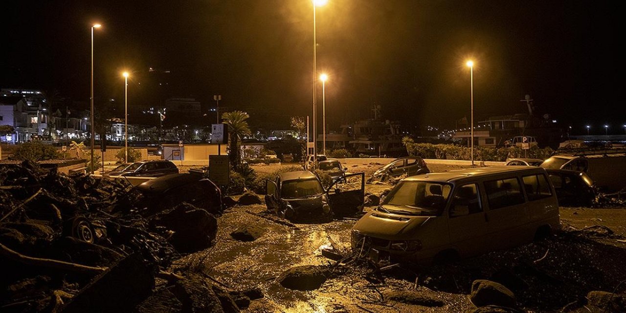 İtalya'nın Ischia Adası'ndaki Heyelanda Ölü Sayısı 12'ye Çıktı