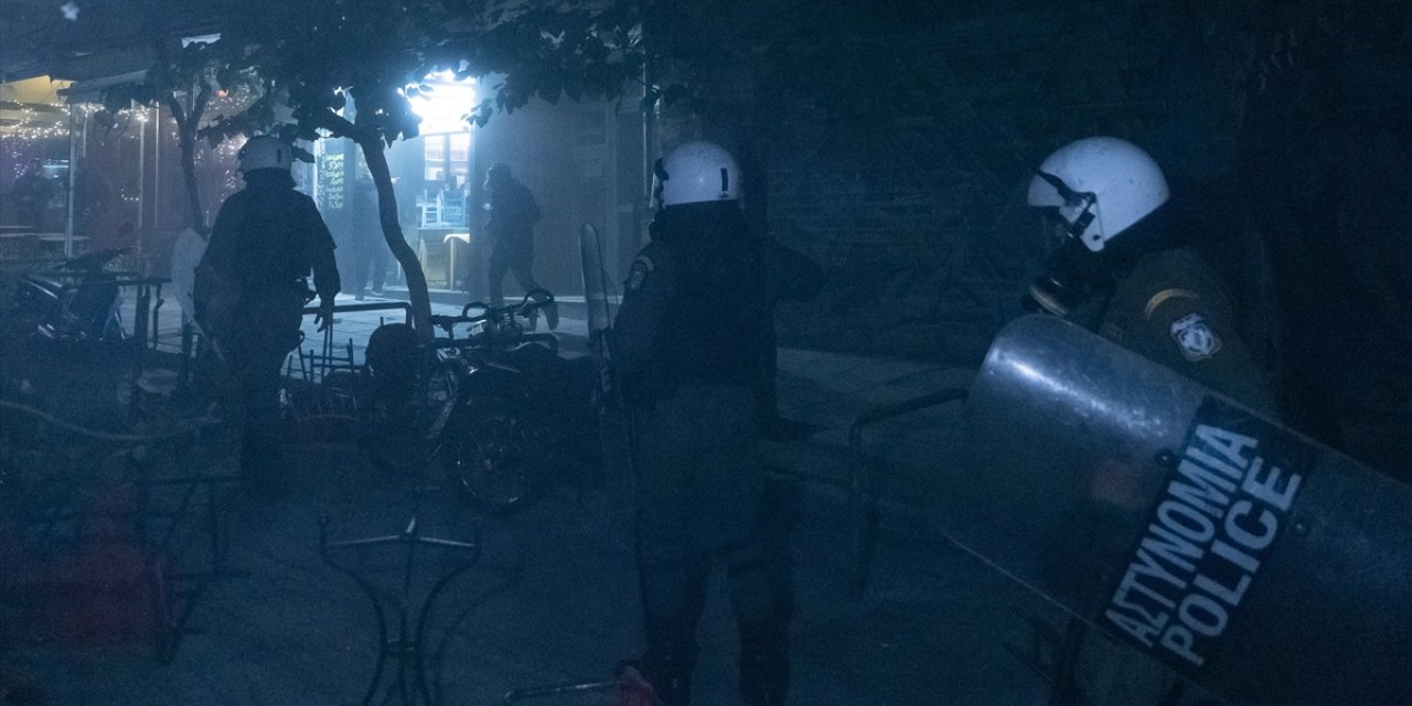 Yunanistan'da Polis Kurşunuyla Ağır Yaralanan 16 Yaşındaki Genç İçin Eylemler Devam Ediyor