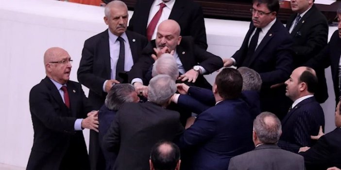 İyi Parti'den Yumruk Kararı