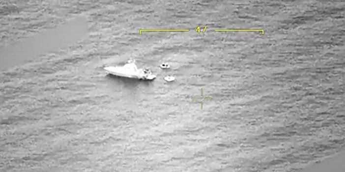 Yunanistan'ın Düzensiz Göçmenlerin Botunu Türk Kara Sularına İttiği Anlar İha İle Görüntülendi