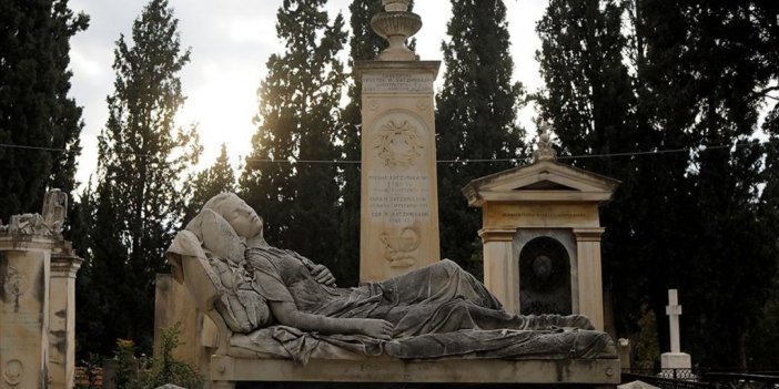 Atina Birinci Mezarlığı Ünlü Heykeltıraşların Eserlerine Ev Sahipliği Yapıyor