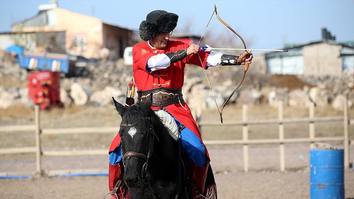 Spor Tutkusuyla İki Üniversite Diploması Daha Aldı