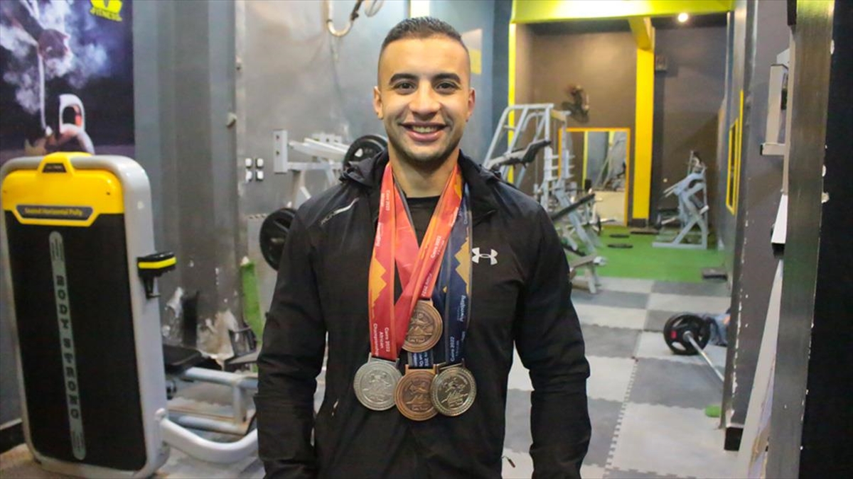 Trafik Kazasında İki Bacağını Kaybeden Mısırlı Adil, Halterde 13 Madalya Topladı