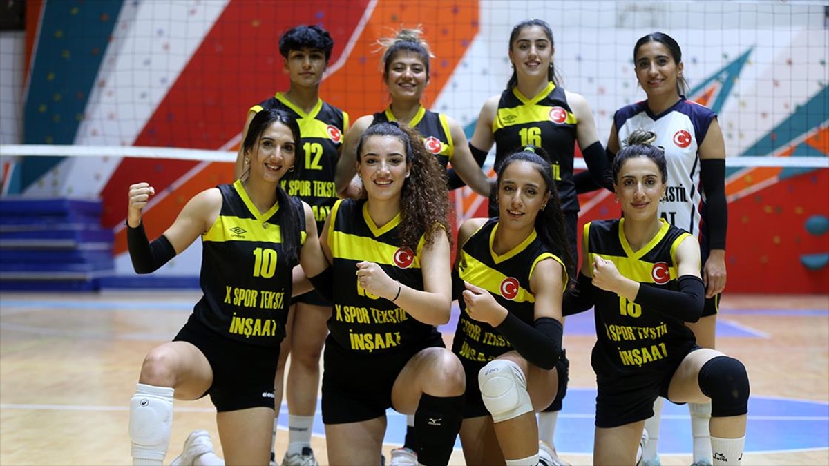 Muş'un Kadın Voleybol Takımı 1. Lig Hedefiyle Yoluna Devam Ediyor