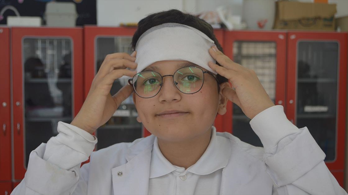 Afyonkarahisar'da Ortaokul Öğrencileri 'Ateş Düşürücü Havlu' Geliştirdi