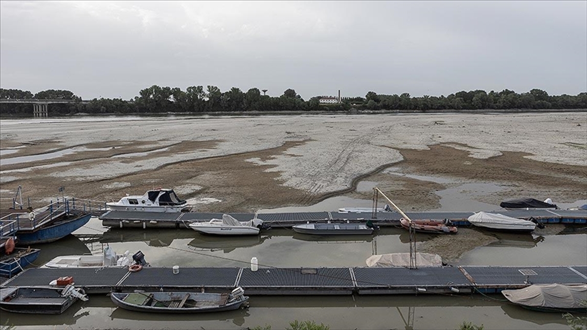 Portekiz'de Şiddetli Yağış Bir Kişinin Ölümüne Ve Su Baskınlarına Neden Oldu