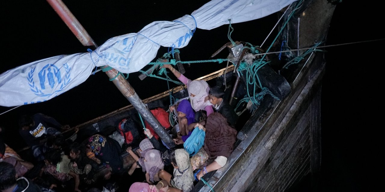 Bm, Myanmar Açıklarında Mahsur Kalan Arakanlı Mültecilerin Acilen Kurtarılmasını İstedi