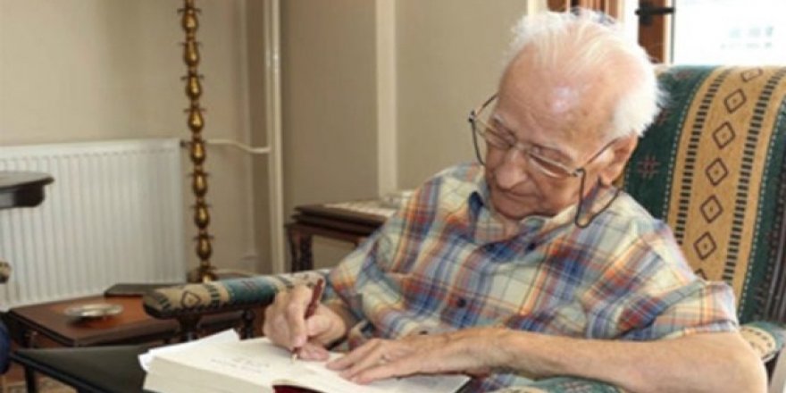 CHP'li Ünlü Siyasetçi Yaşamını Yitirdi