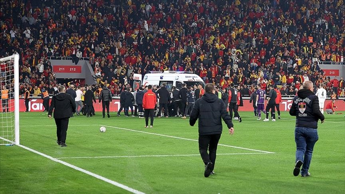 Tff Göztepe Ve Altay'ı Hükmen Mağlup İlan Etti