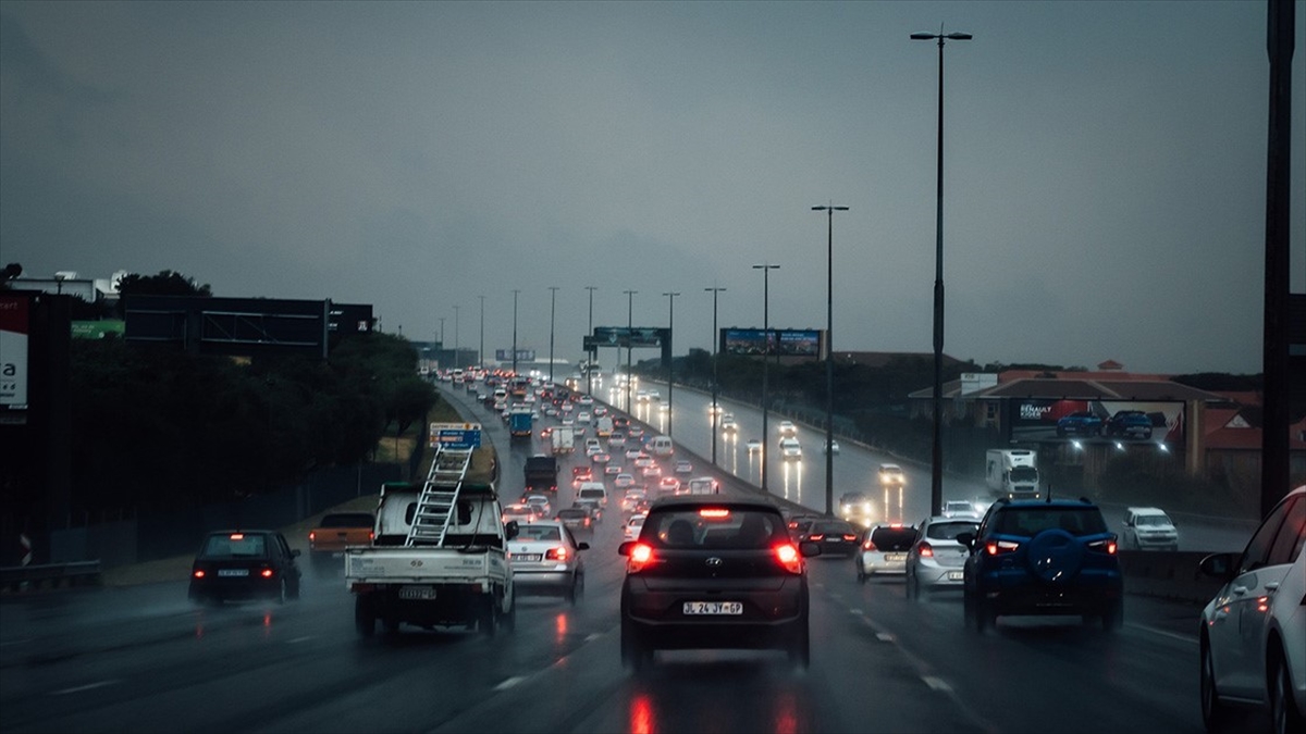 Güney Afrika'nın Johannesburg Kentinde Aşırı Yağışlar Nedeniyle Su Baskınları Yaşanıyor