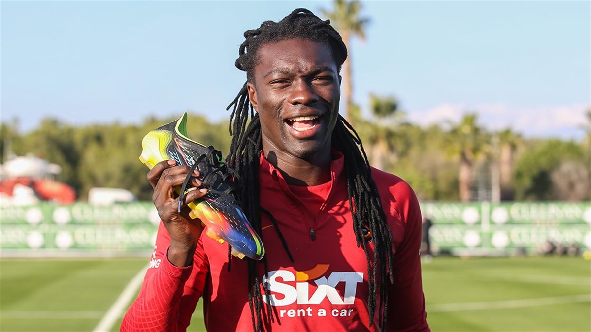 Galatasaraylı Gomis: Oyuncular Arasında Saygı Çerçevesinde Bir Rekabet Olması Gerek