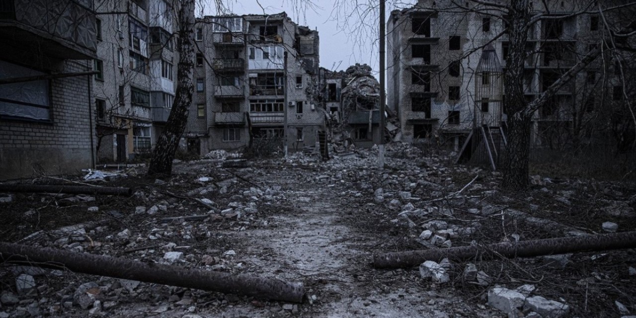 Zelenskiy: İşgalciler Bahmut Kentini Fiilen Yok Etti