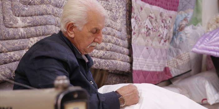 Aynı Yüksükle Diktiği Yorganları 57 Yıldır Müşterilerine Ulaştırıyor