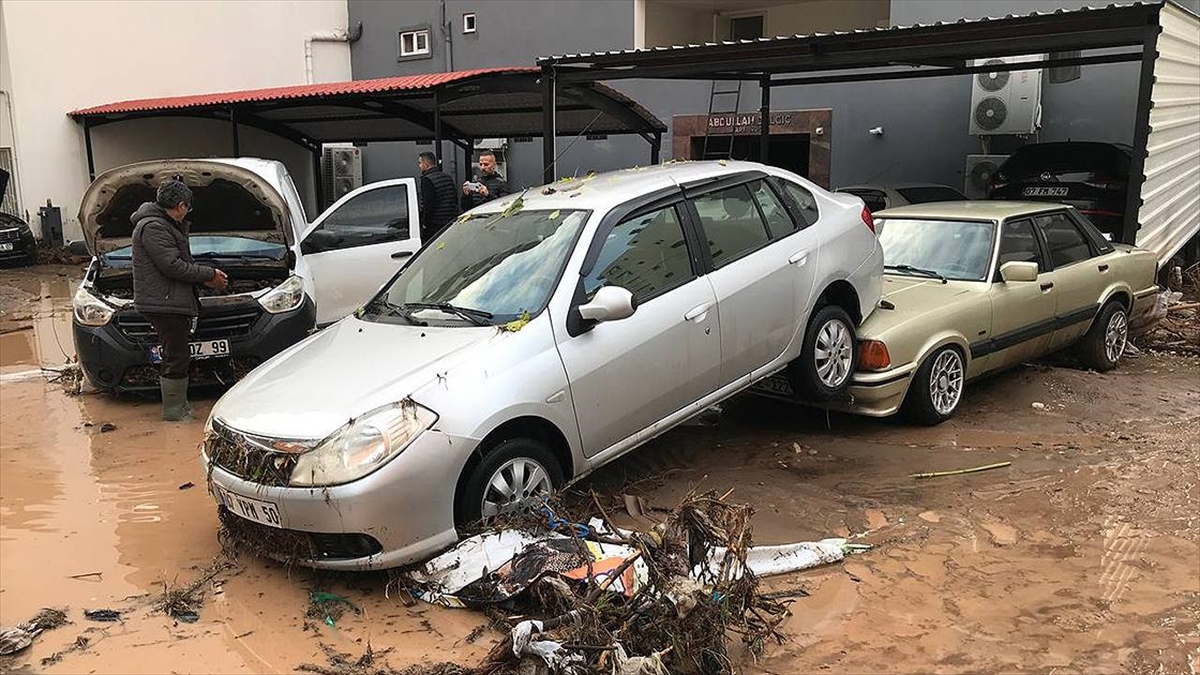 Bakan Soylu: Antalya'daki Selde 100 Konut, 920 İş Yeri, 497 Araç Ve 12 Bin 500 Dönüm Sera Hasar Gördü