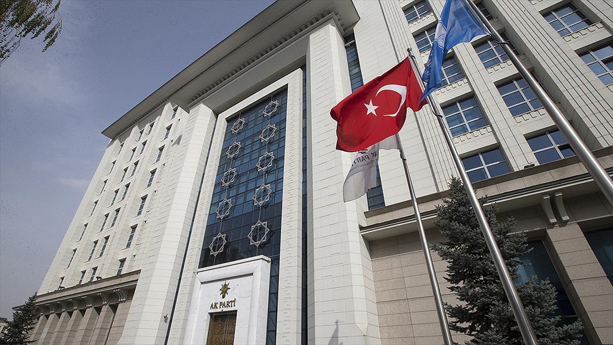 Ak Parti Kaynaklarından "EYT" Açıklaması: Bütçe Takvimi Dolayısıyla Aralık Ayında Görüşme İmkanı Olmayabilir