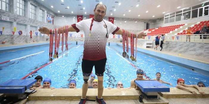 Protezli Öğretmenin Yetiştirdiği Engelli Sporcular, Yüzmede 42 Madalya Kazandı