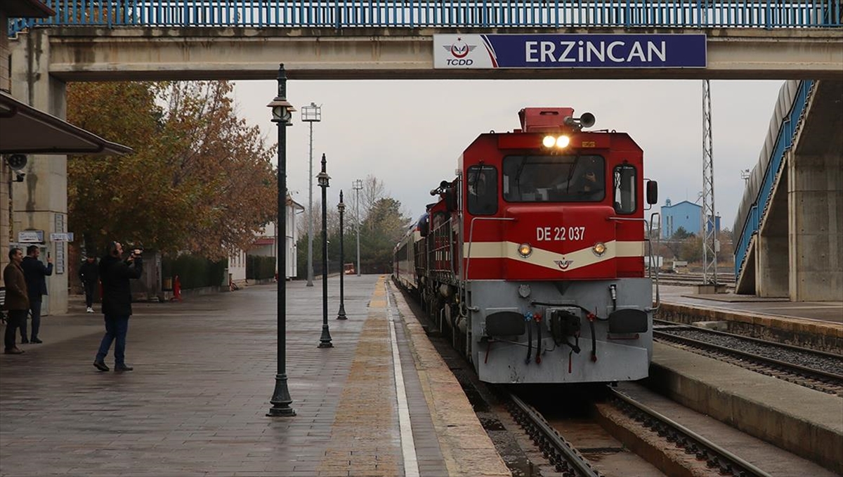 'Turistik Doğu Ekspresi' Treni Erzincan'da