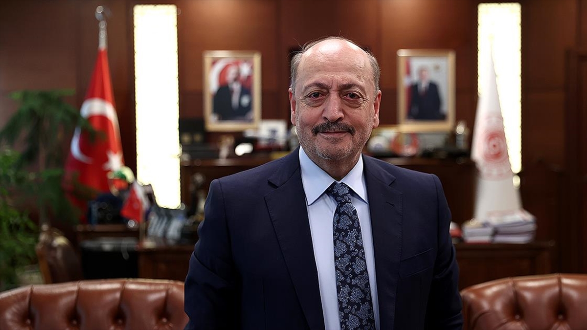 Bakan Bilgin'den "EYT" Açıklaması: Aralık Ayının Sonuna Kadar Çalışmayı Bitirip Meclise Götürürüz Diye Umuyorum