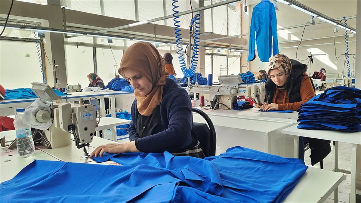 Bozkırlı Kadınlar Dünyaca Ünlü Markalara Gömlek Dikiyor