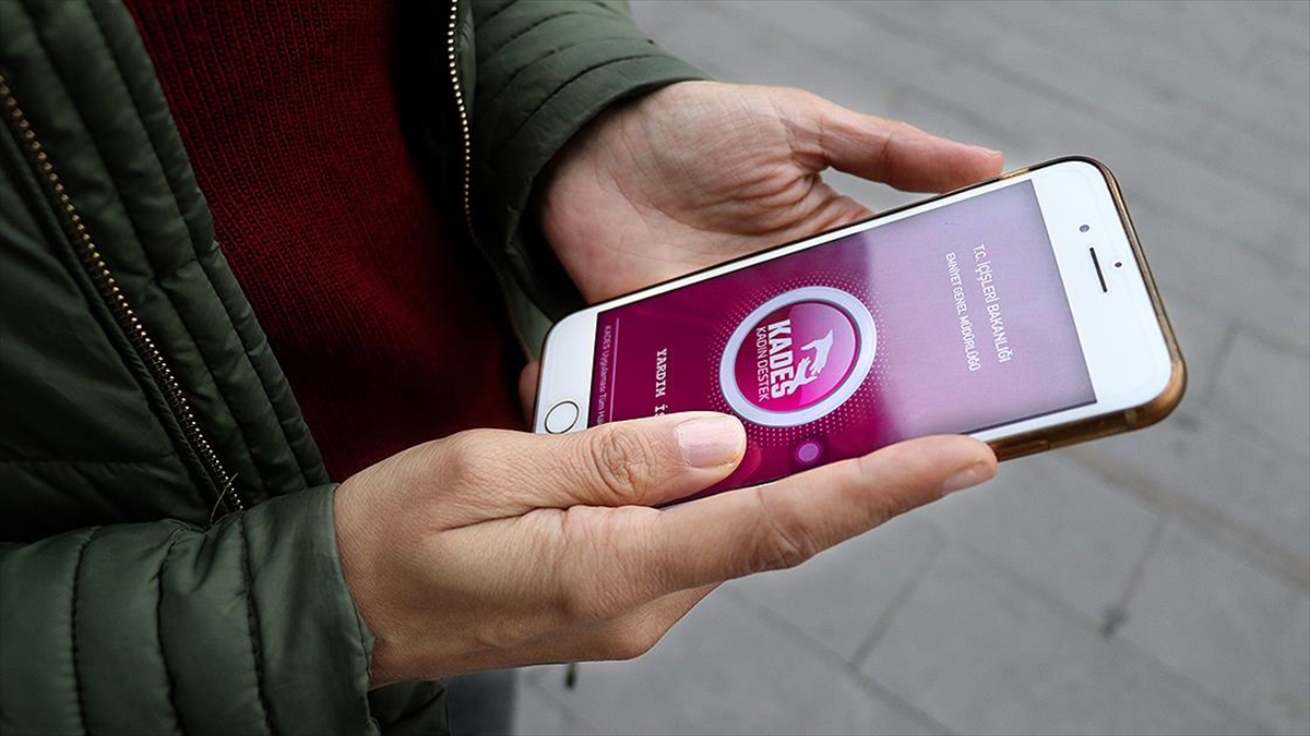 İçişleri Bakanlığı, 18 Yaş Üstü Kadınlara Sms İle Kades'i İndirme Linki Gönderdi