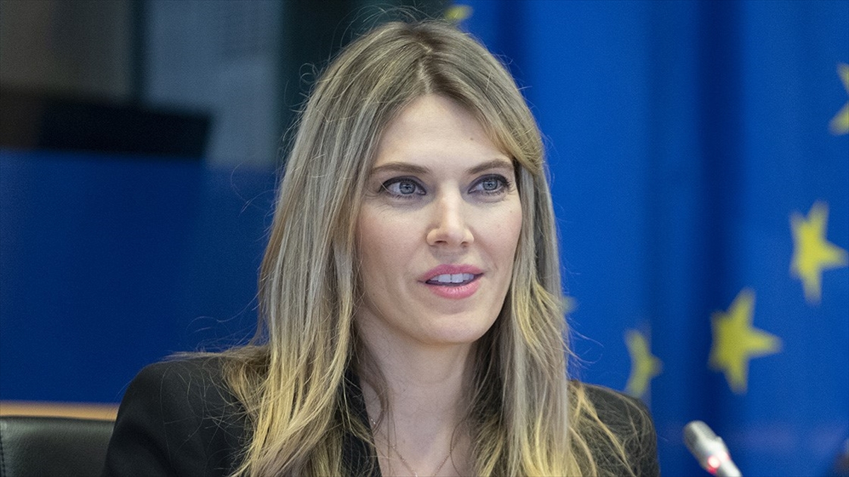 Ap'de Yolsuzlukla Suçlanan Yunan Milletvekilinin Başkan Yardımcılığı Bitti