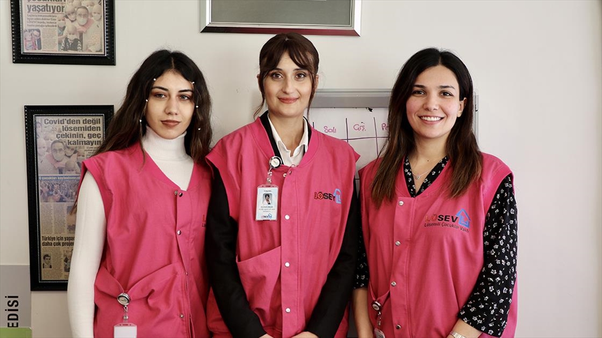 İki Kanser Türünü Yenen Genç Kız, Lösemili Çocuklara "umut" Aşılıyor