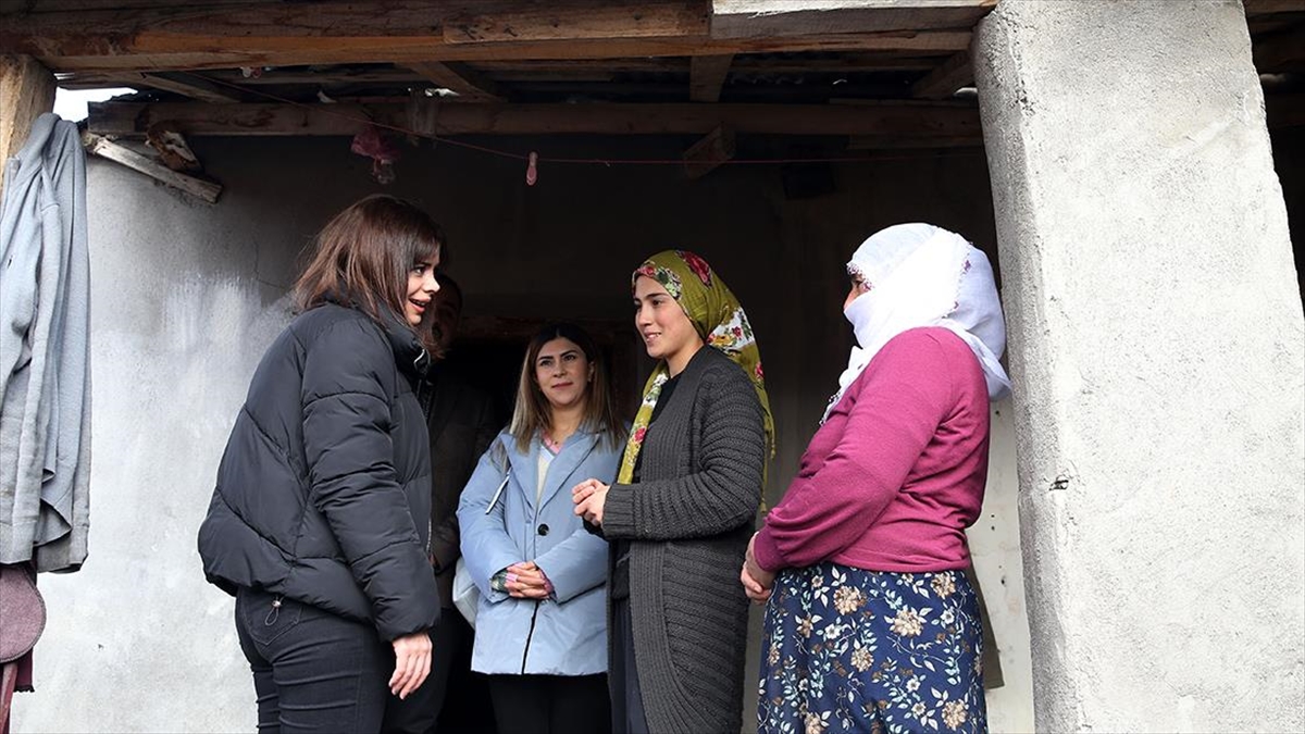 Öğretmenler Ailelerini İkna Ederek Kız Öğrencileri Yeniden Okullu Yaptı