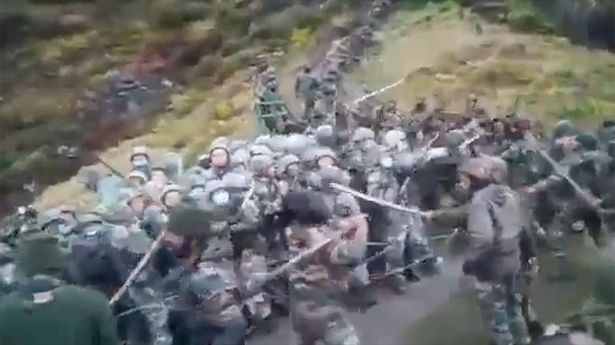 Çin-hint Askerleri Arasındaki Arbedenin Eski Görüntüleri Sosyal Medyada Yayıldı