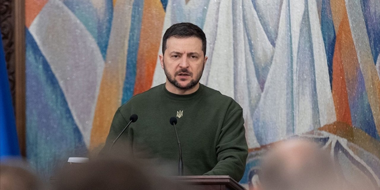 Zelenskiy: Rusya, Donbas'ta Şehri Yok Ediyor