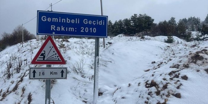 Sivas'ta Geminbeli Geçidi'nde Kar Yağışı Etkili Oldu