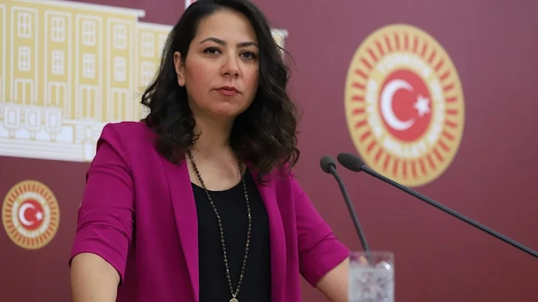 Sera Kadıgil: Bir ıslak banyo terliğine bile yenileceksiniz