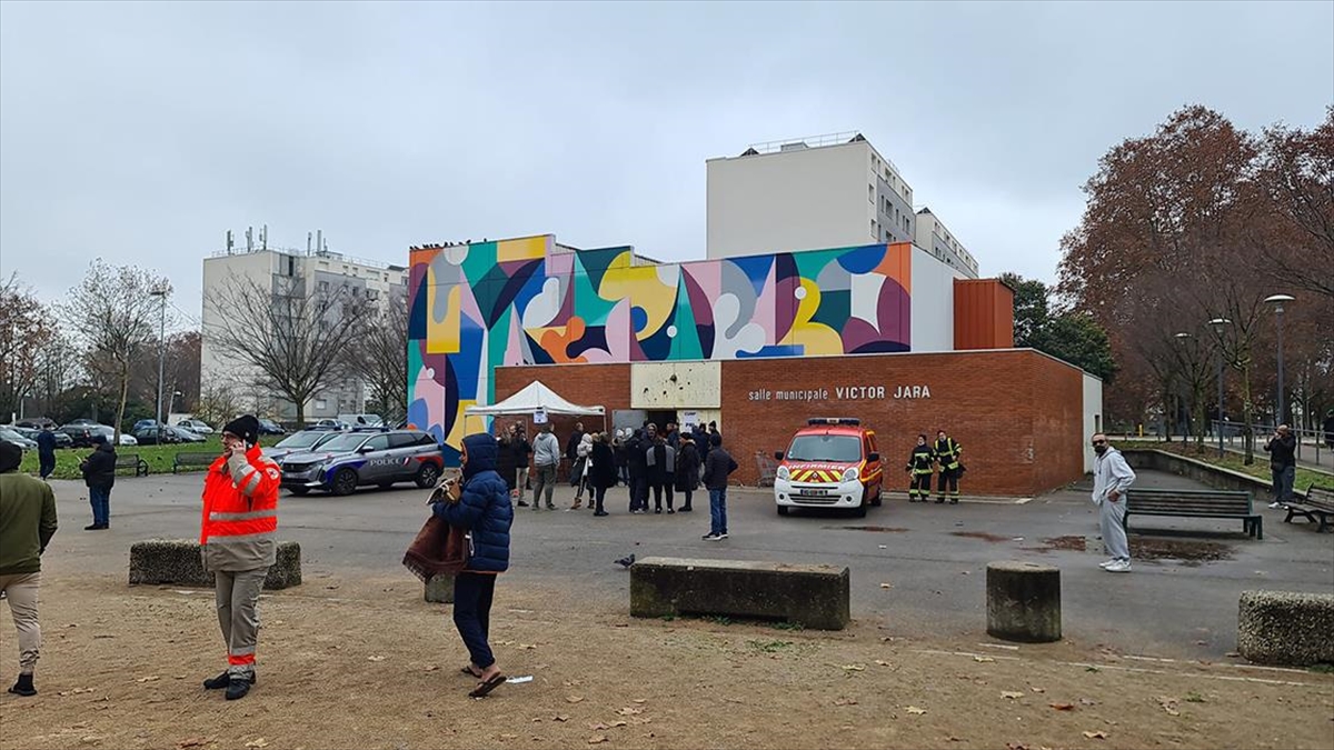 Fransa'da Bir Apartmanda Çıkan Yangında 5'i Çocuk 10 Kişi Öldü