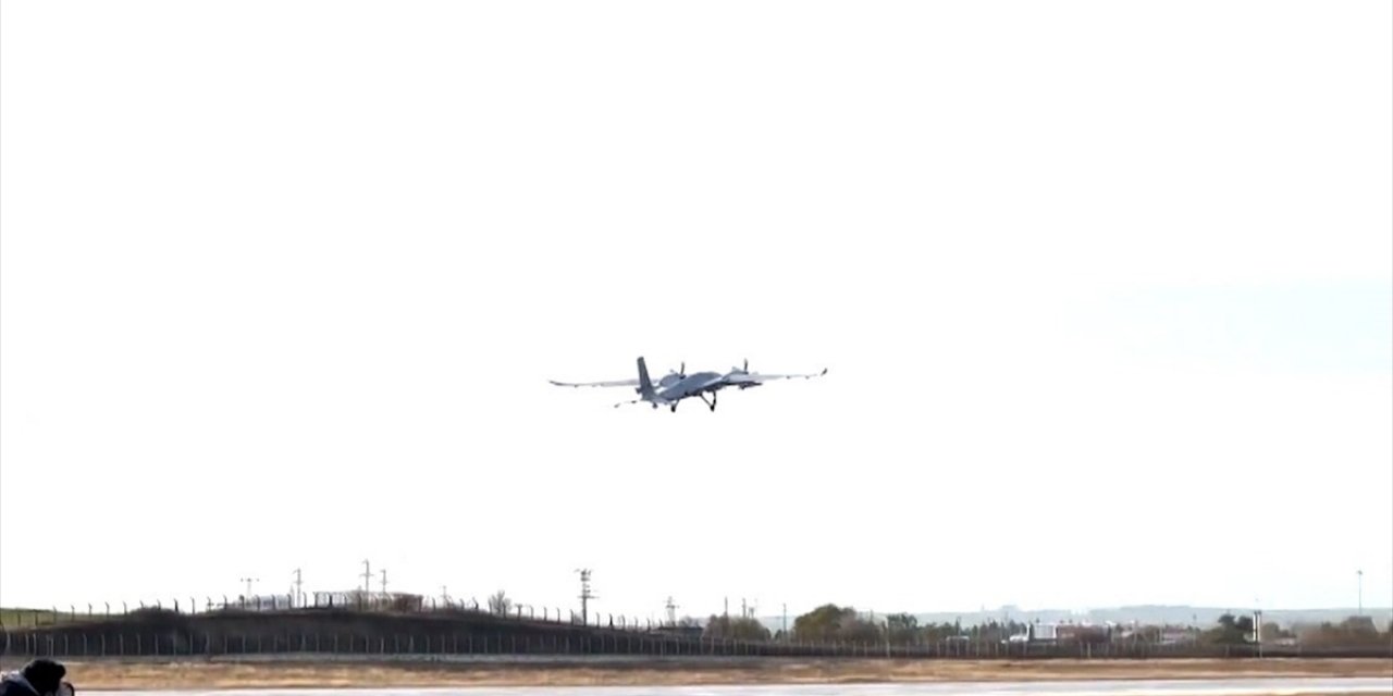 Türkiye'nin İlk Havadan Karaya Süpersonik Füzesi Trg-230-iha Hedefi Tam İsabetle Vurdu