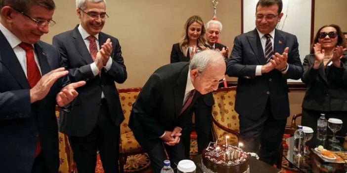 Kılıçdaroğlu'na "Demokrasi Şurası"nda Doğum Günü Sürprizi