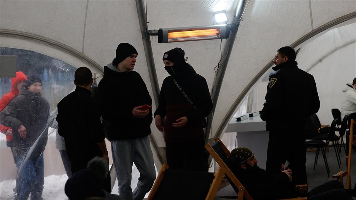 Rus Saldırılarının Enerji Tesislerine Hasar Verdiği Kiev'de Elektrik Kesintileri Sürüyor