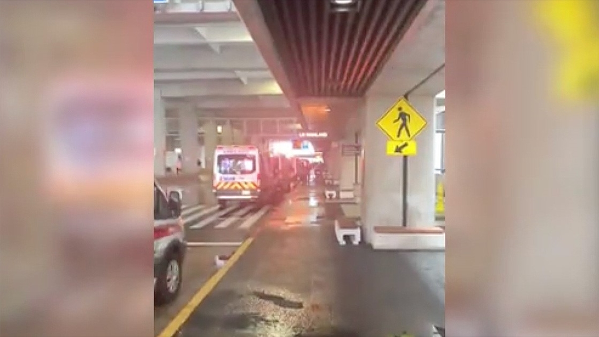 Abd'de, Türbülansa Giren Uçaktaki Yolculardan 36'sı Yaralandı