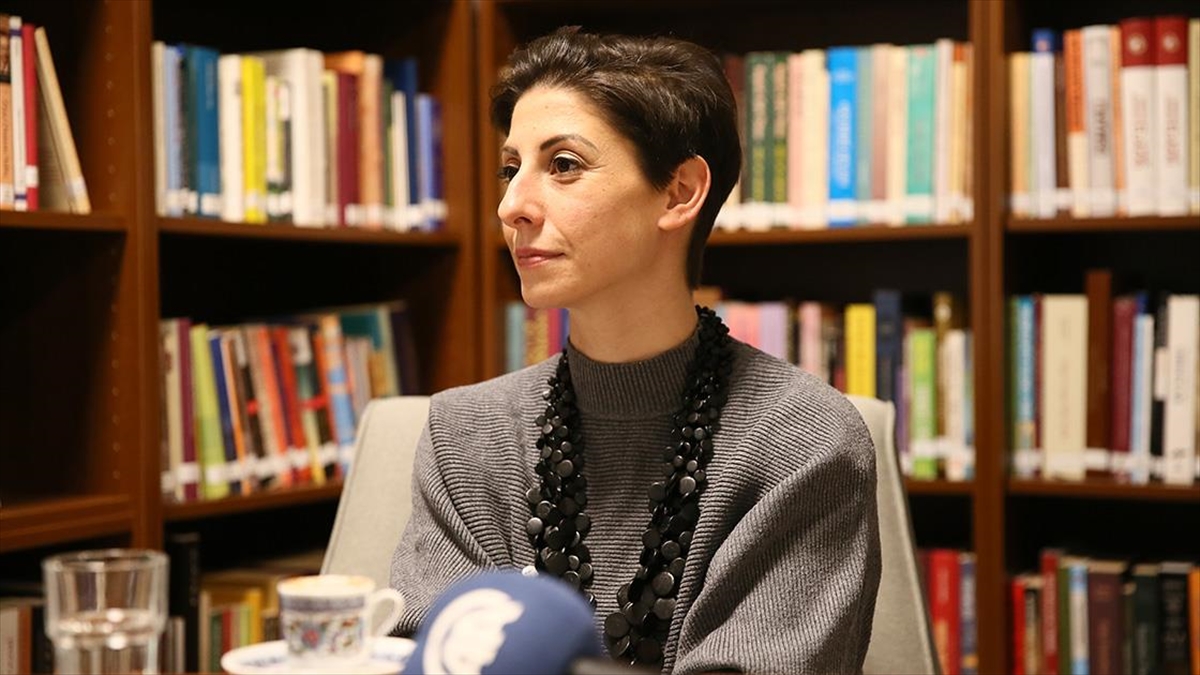 Avrupa’nın En Eski İkinci Tiyatrosunun İlk Türk Kadın Oyuncusu Buyraç’ın Başarı Öyküsü