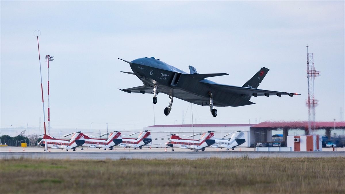 ABD'deki Savunma Dergisi Defense News, Bayraktar Kızılelma'yı Tanıttı