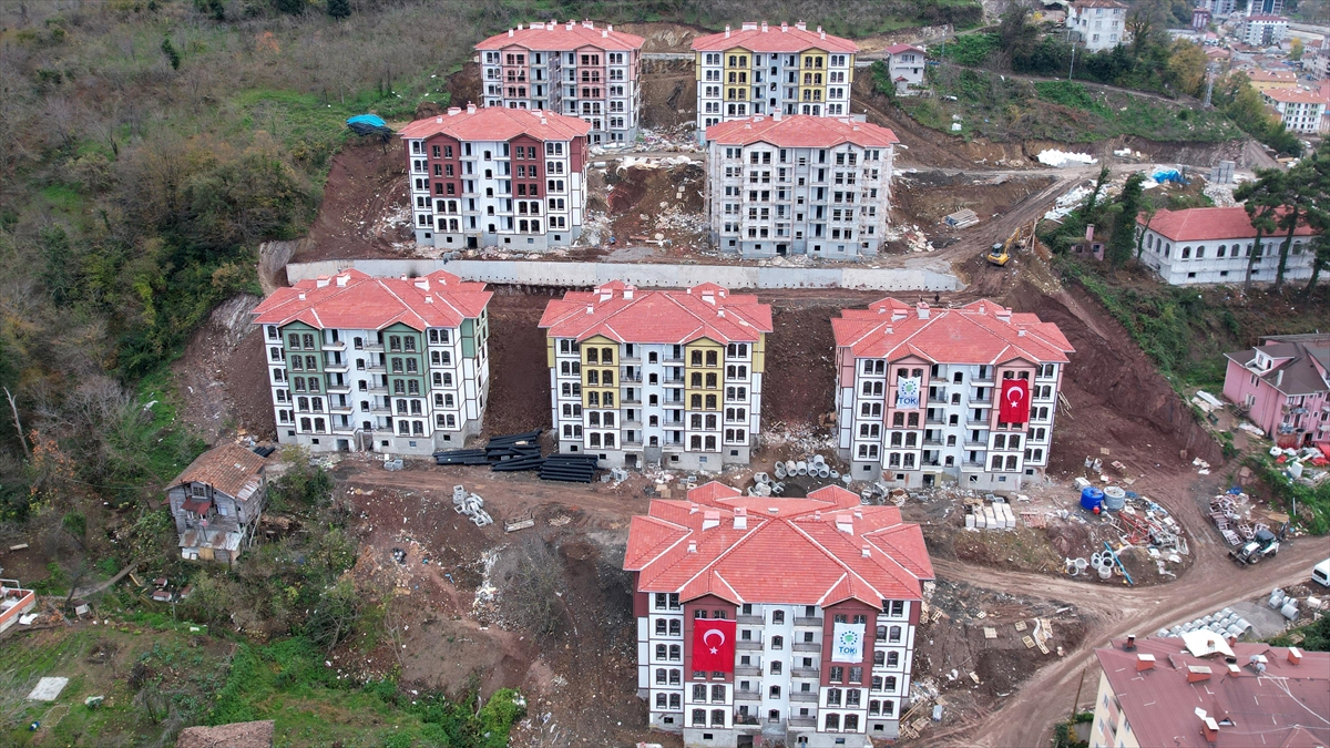 Bozkurt'ta Bodrum Kattaki Ev Ve Dükkanları Selden Zarar Gören 46 Kişiye Yeni Evleri Verildi