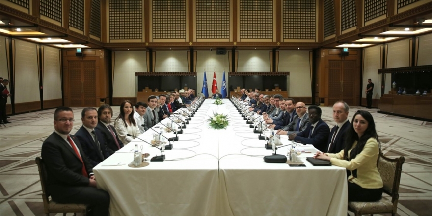 Oktay, Ytb Mezunlarını Kabul Etti