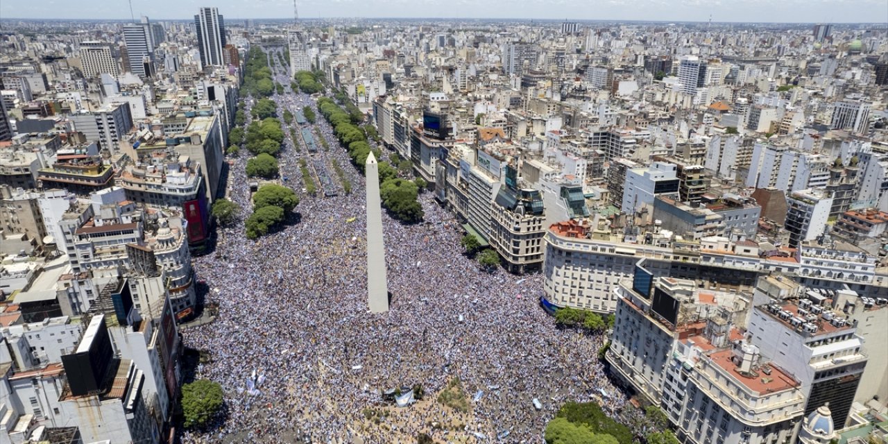 Arjantin'de Milli Takımlarını Bekleyen Halk Başkent Sokaklarını Doldurdu