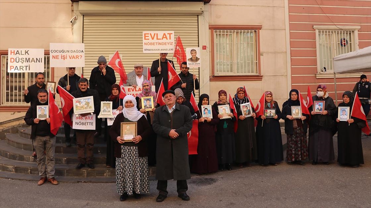 Diyarbakır Annelerinin Oturma Eylemine Bir Aile Daha Katıldı