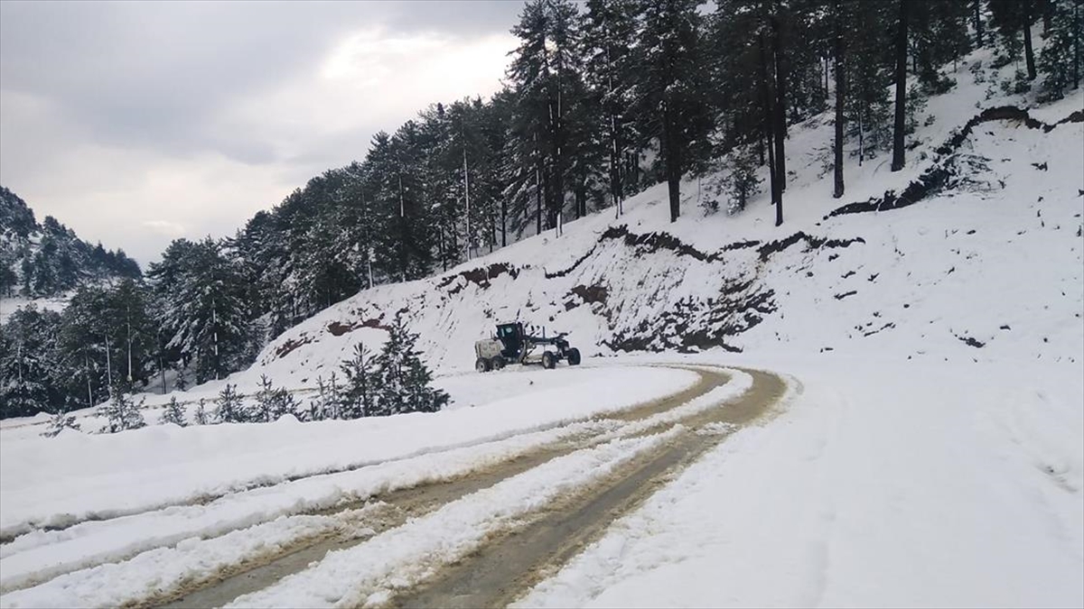 Adana'nın Yüksek Kesimlerinde Kar Etkili Oluyor