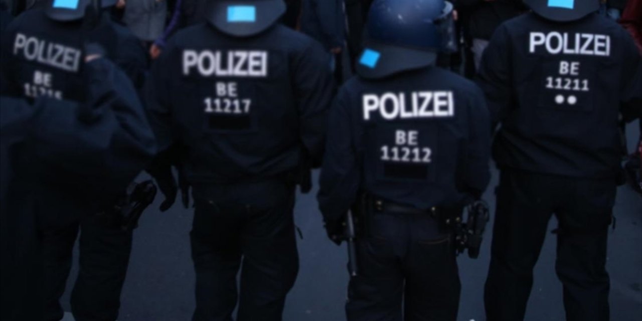 Almanya'da Haklarında Tutuklama Kararı Bulunan 674 Aşırı Sağcı Aranıyor